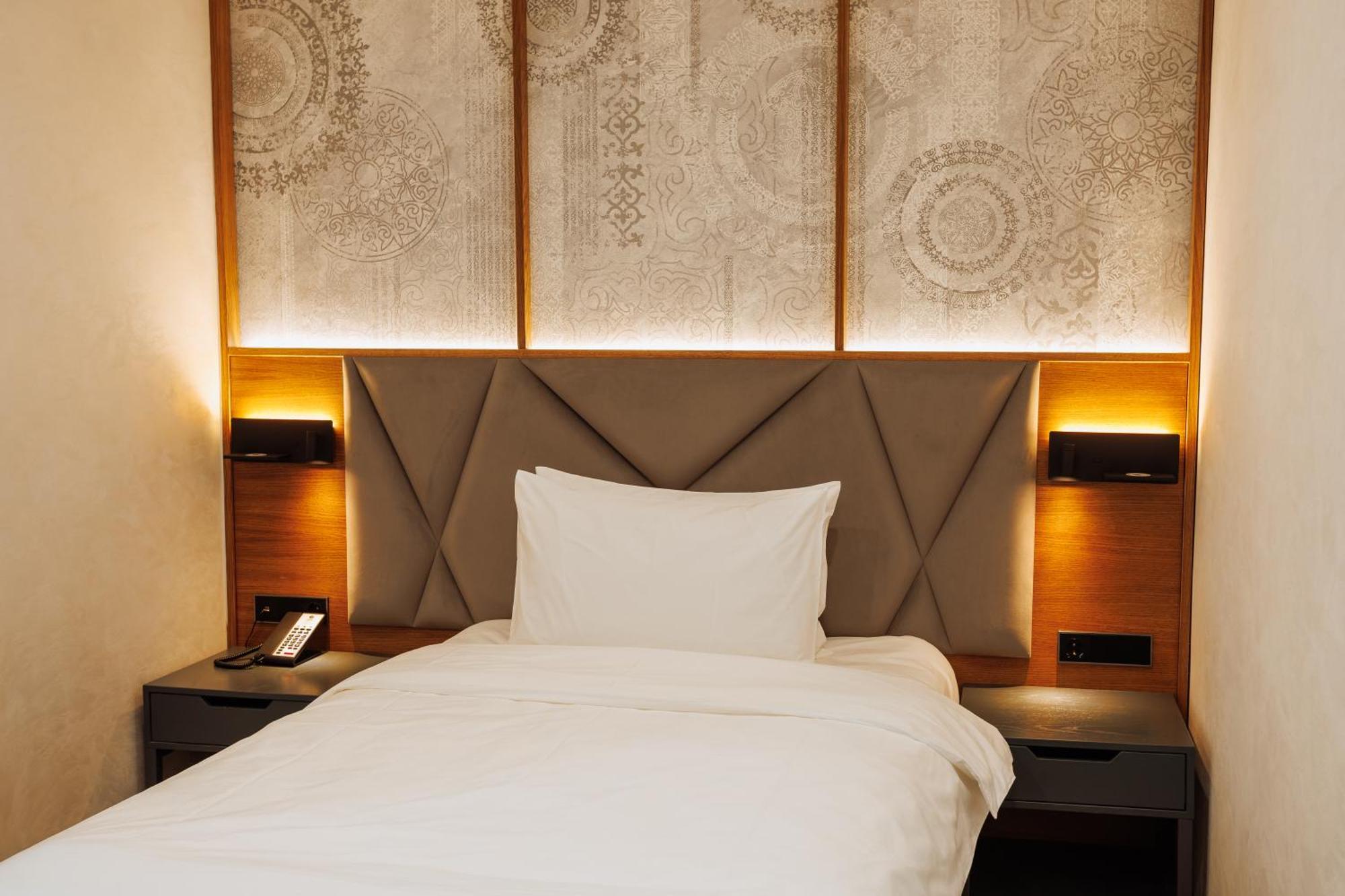 Aurum Garden Hotel Shymkent Esterno foto