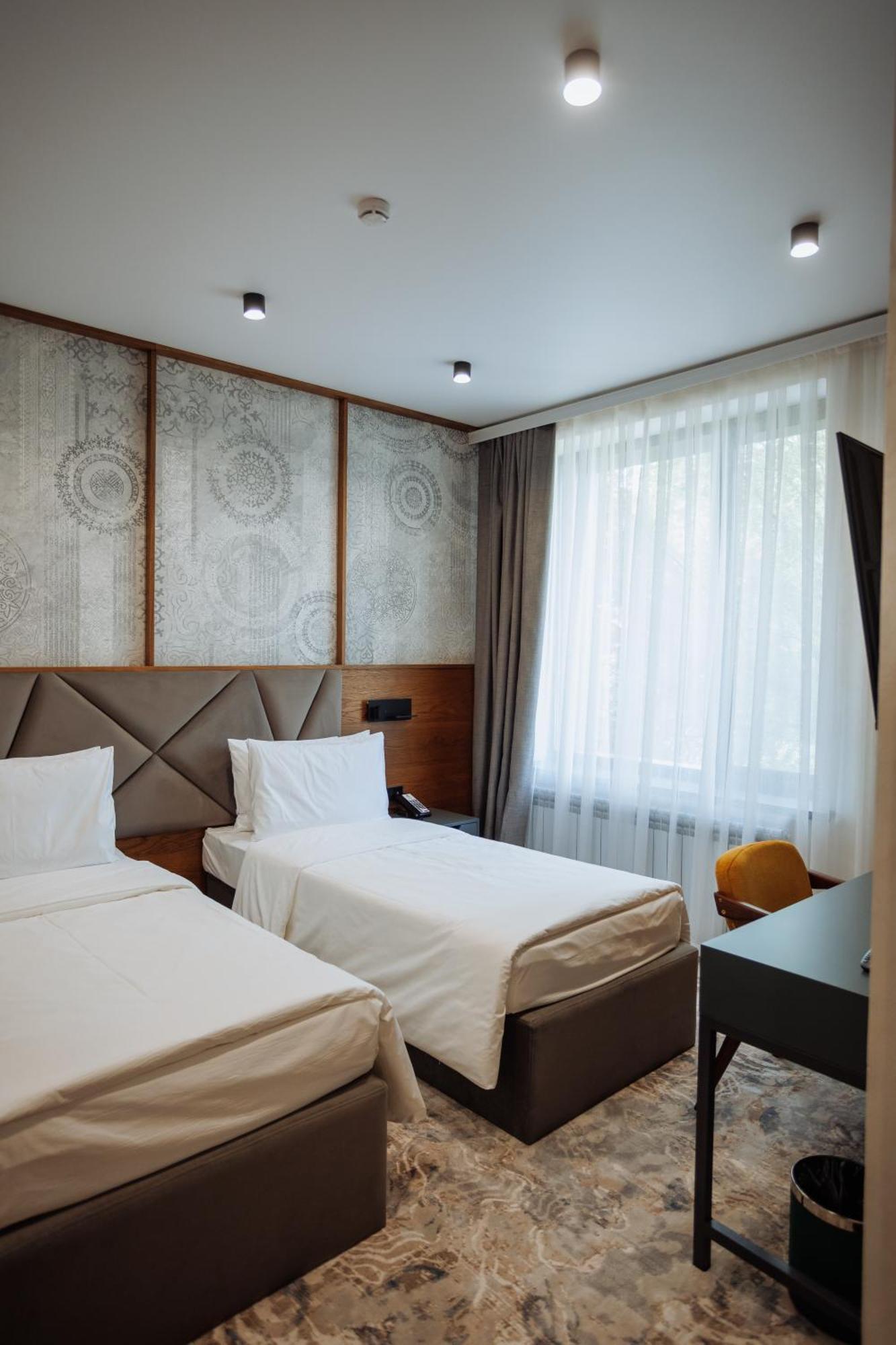 Aurum Garden Hotel Shymkent Esterno foto