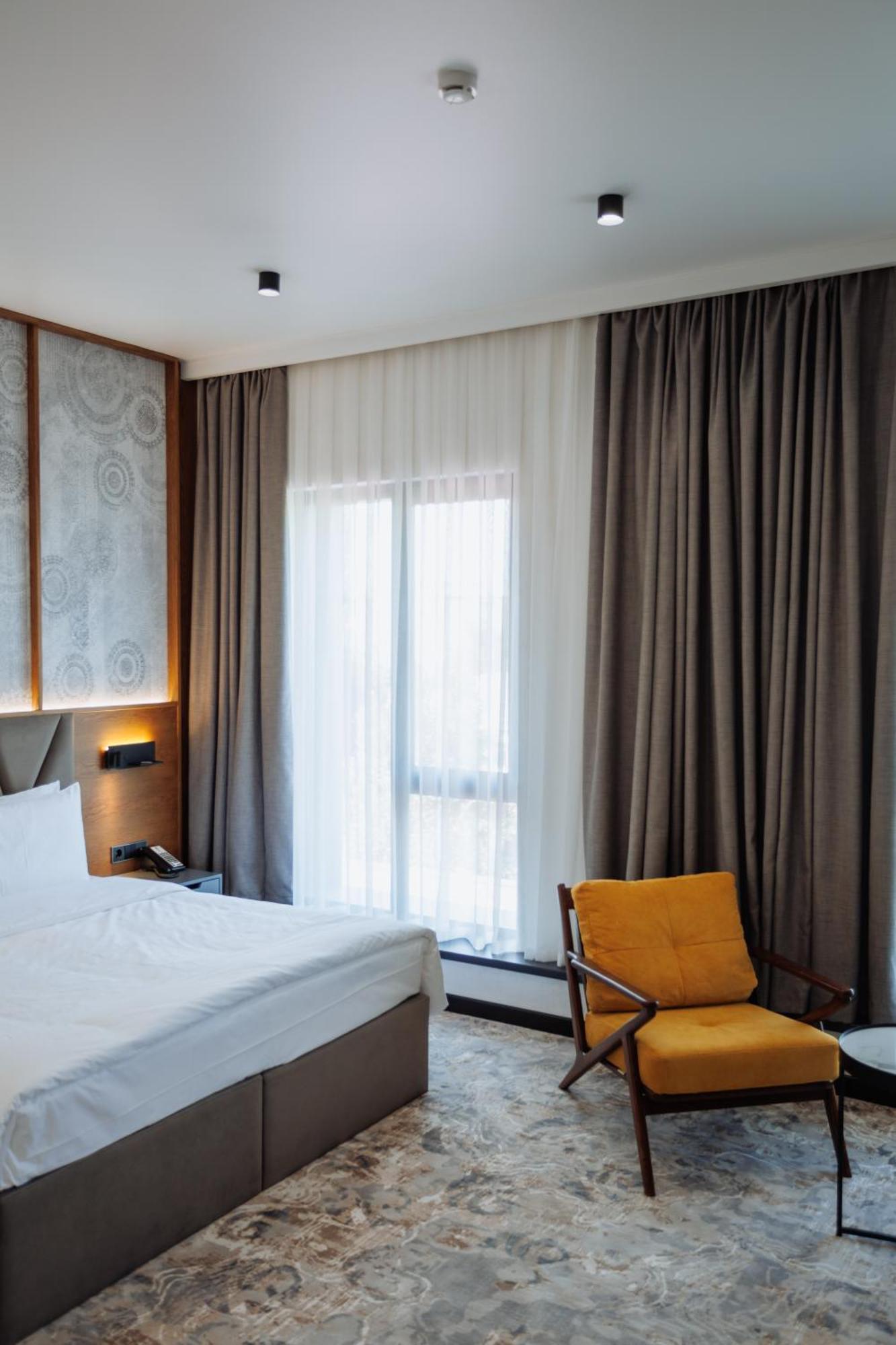 Aurum Garden Hotel Shymkent Esterno foto