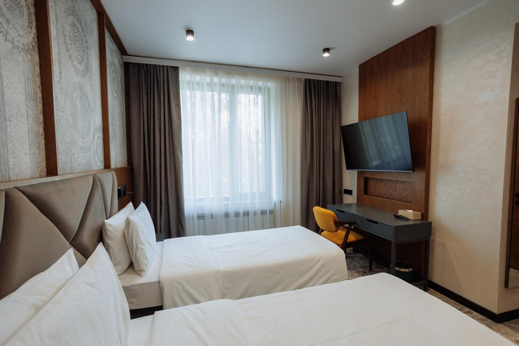 Aurum Garden Hotel Shymkent Esterno foto
