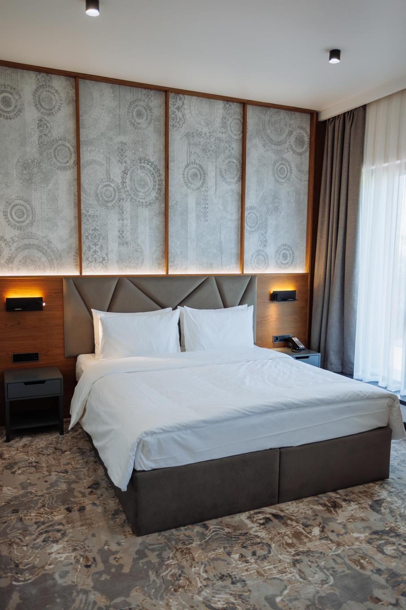 Aurum Garden Hotel Shymkent Esterno foto