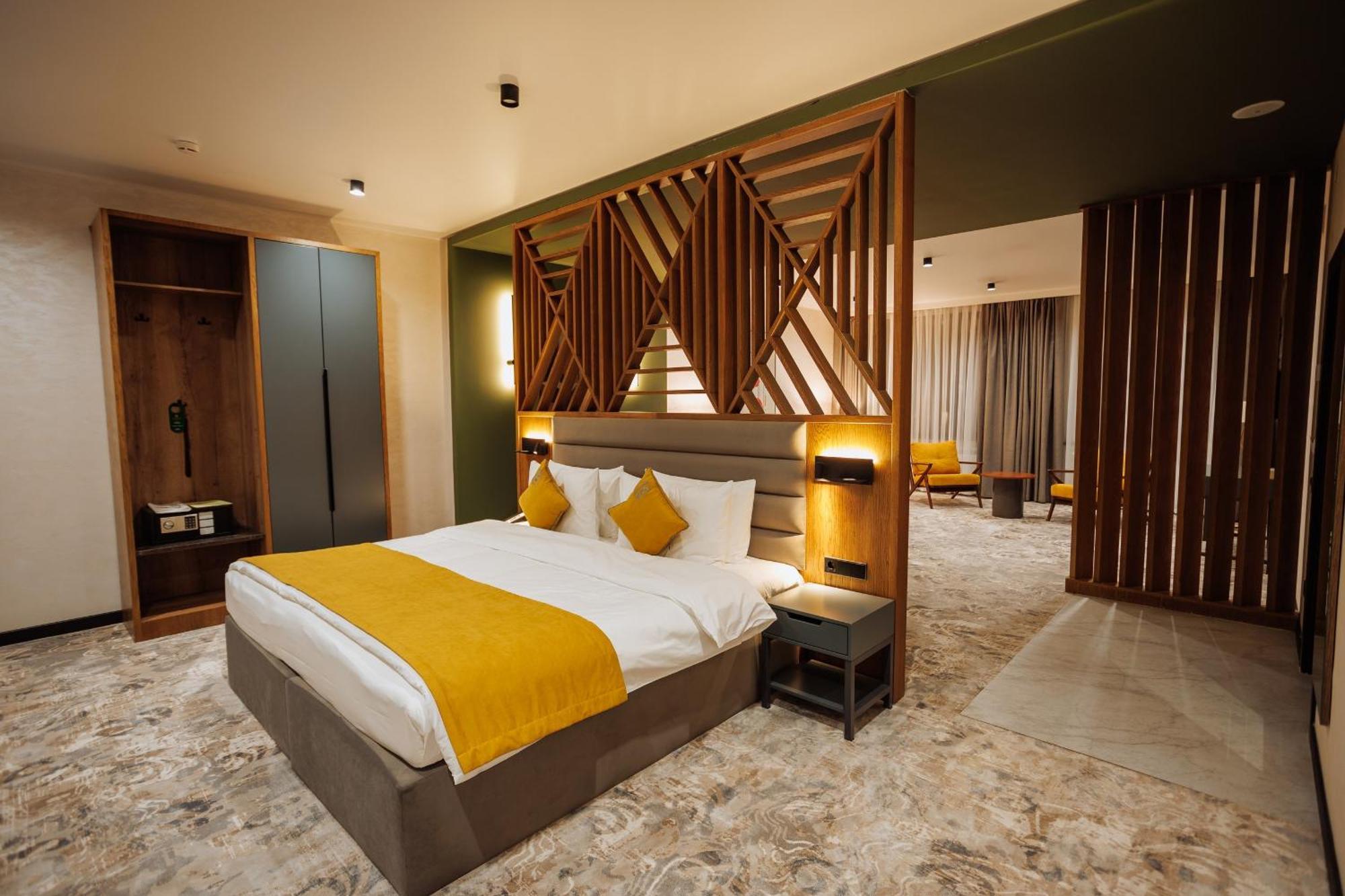 Aurum Garden Hotel Shymkent Esterno foto