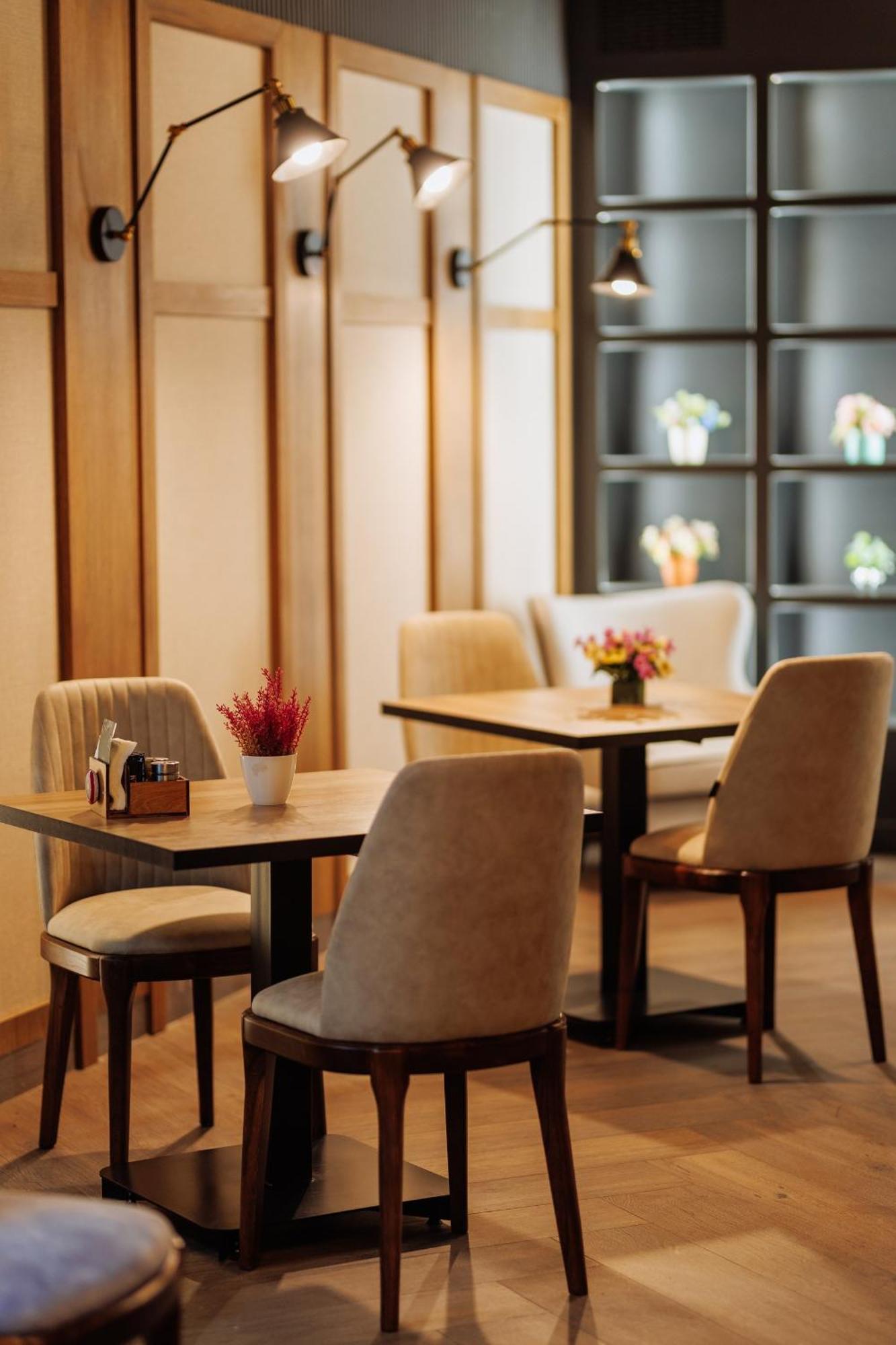 Aurum Garden Hotel Shymkent Esterno foto