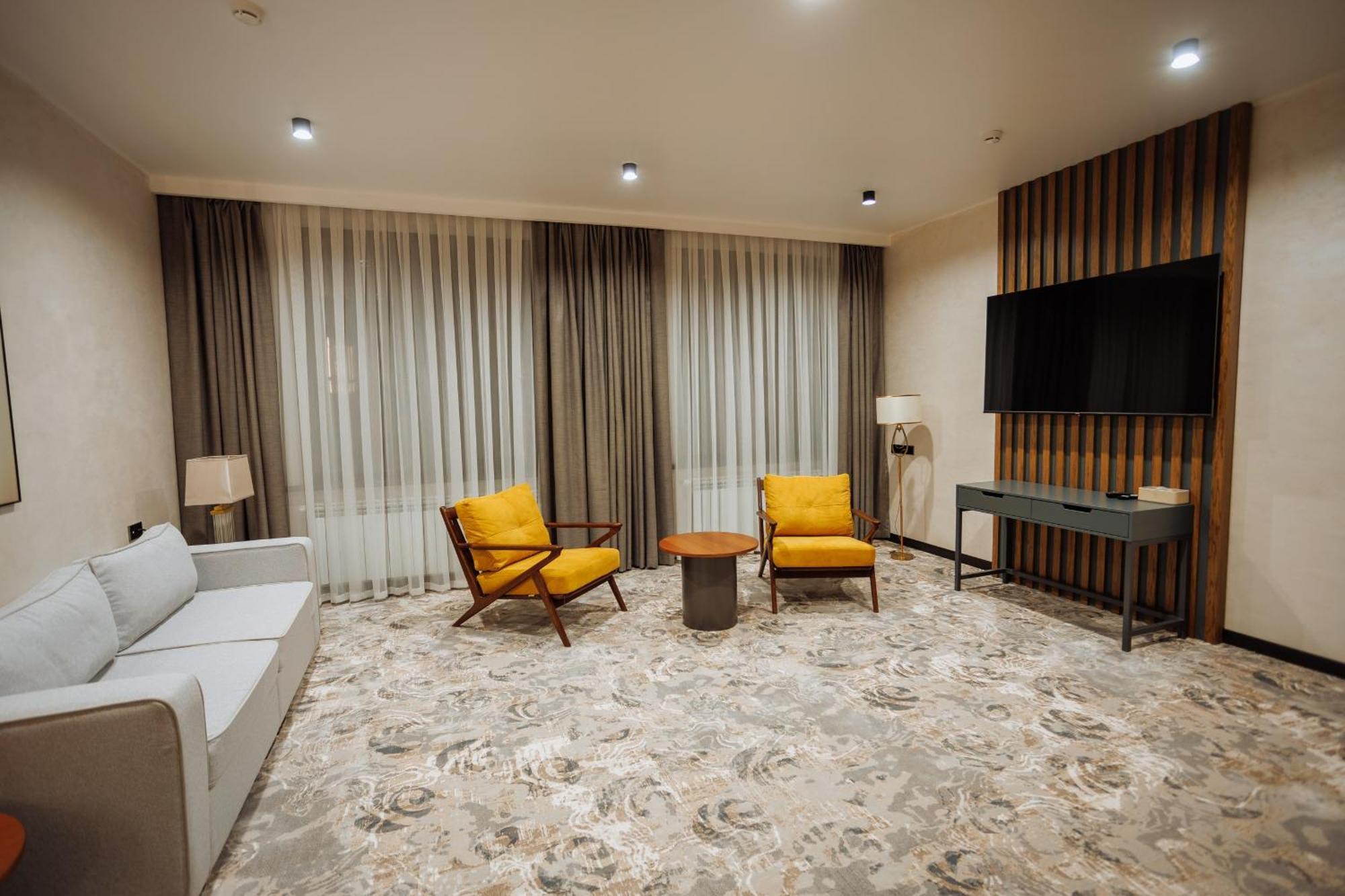Aurum Garden Hotel Shymkent Esterno foto